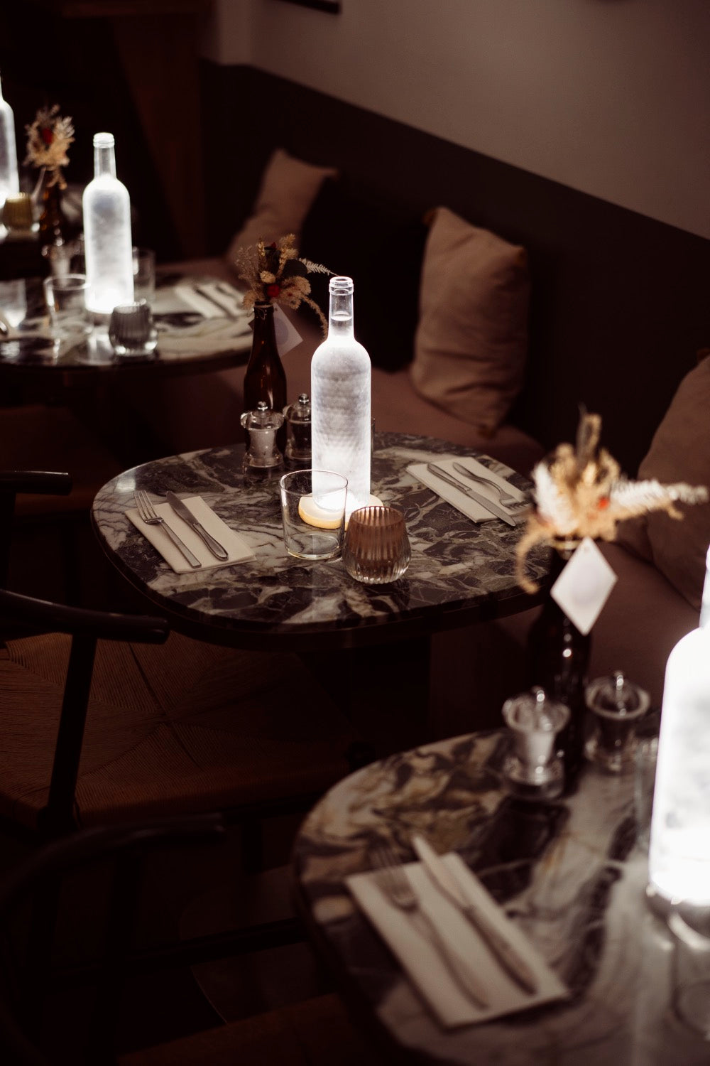 Comment sublimer l’expérience client grâce à l’éclairage de table dans un restaurant ?