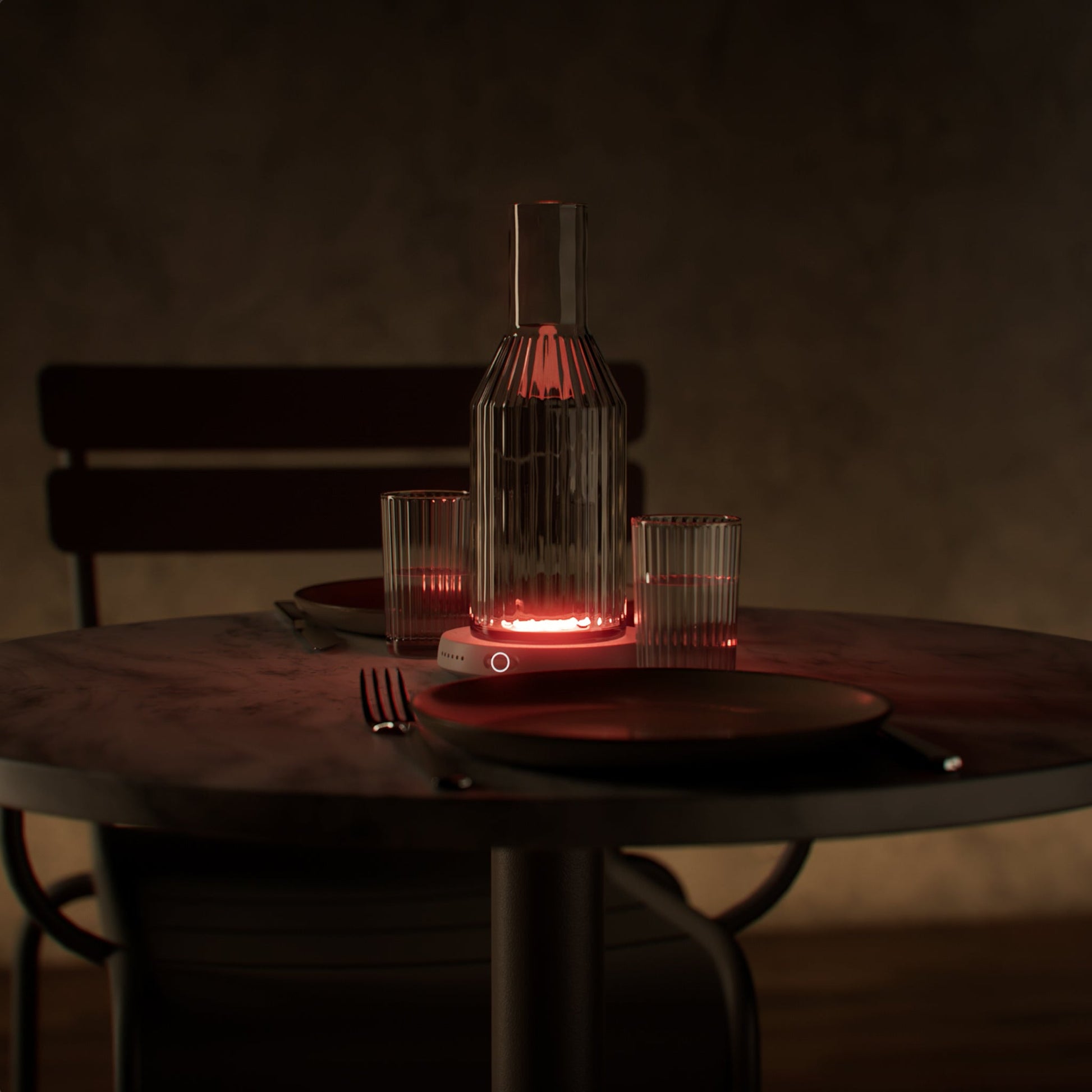 Carafe posée sur une table de restaurant illuminée en rouge pour signaler au serveur un besoin client 