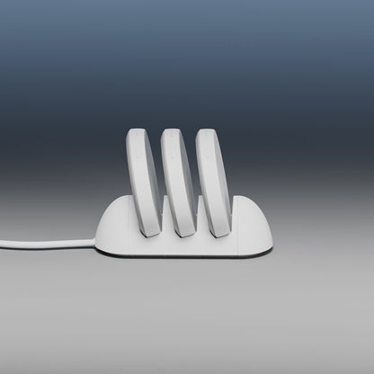 présentation de l'évolutivité du chargeur évolutif yobe charger pro passant d'une capacité de recharge de yobe light pro de 3 à 6 puis 9 supports lumineux sur le meme chargeur 